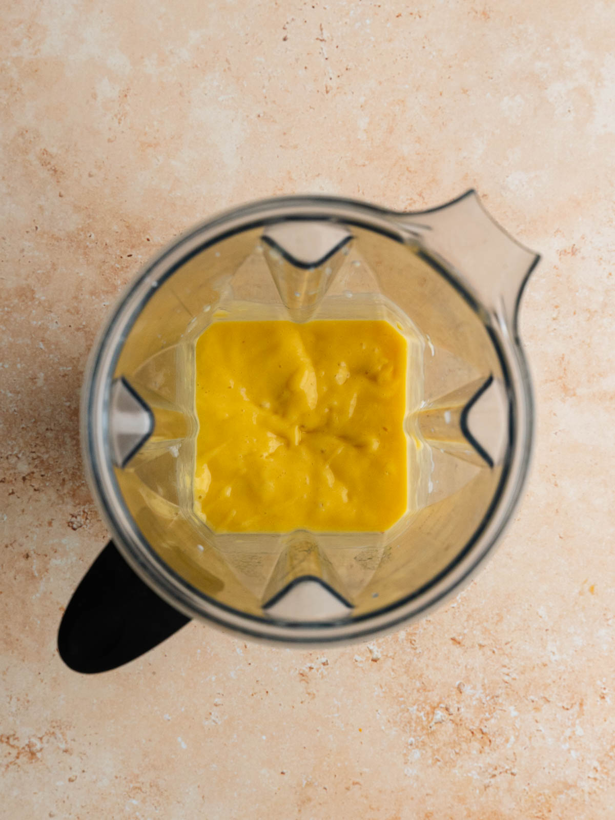 Mango cream blended in a blender.