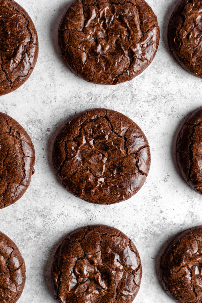 A pattern of fudgy brownie cookies.